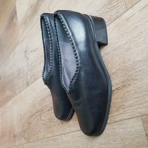 Stuart Weitzman Black Leather Block Heels Braided Edges Detail Rounded Toe